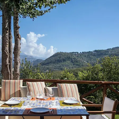 Claudia * SantʼAgata sui Due Golfi