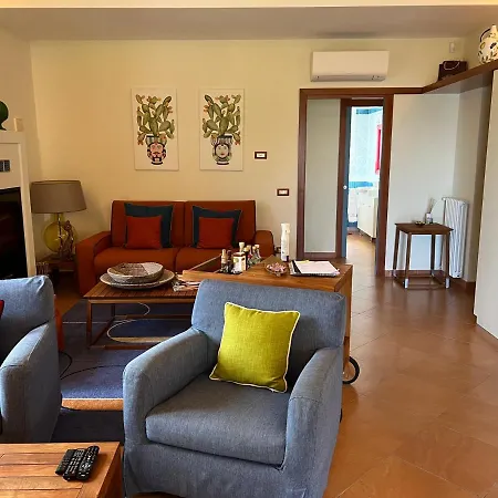 Villa Claudia SantʼAgata sui Due Golfi